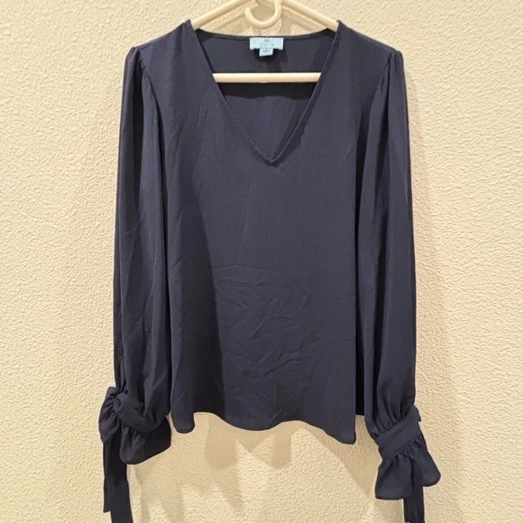 Cece  Olive Green and navy blue V-Neck Blouse with Tie Cuffs 2 pieces - Picture 11 of 15